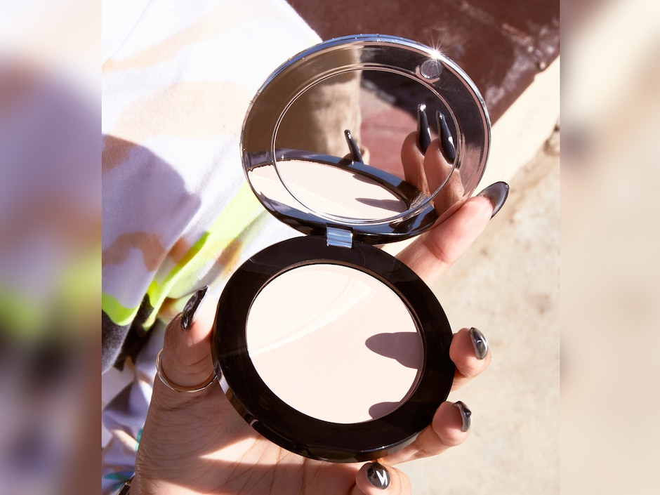 Base de maquillaje polvo compacto mate translúcido