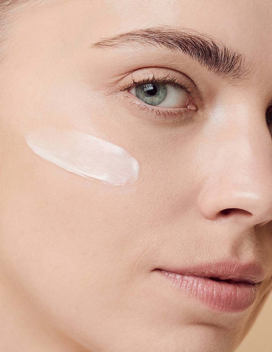 Crema facial recomendada para prevenir signos de la edad de día y noche Re-Nutriv para todo tipo piel 2