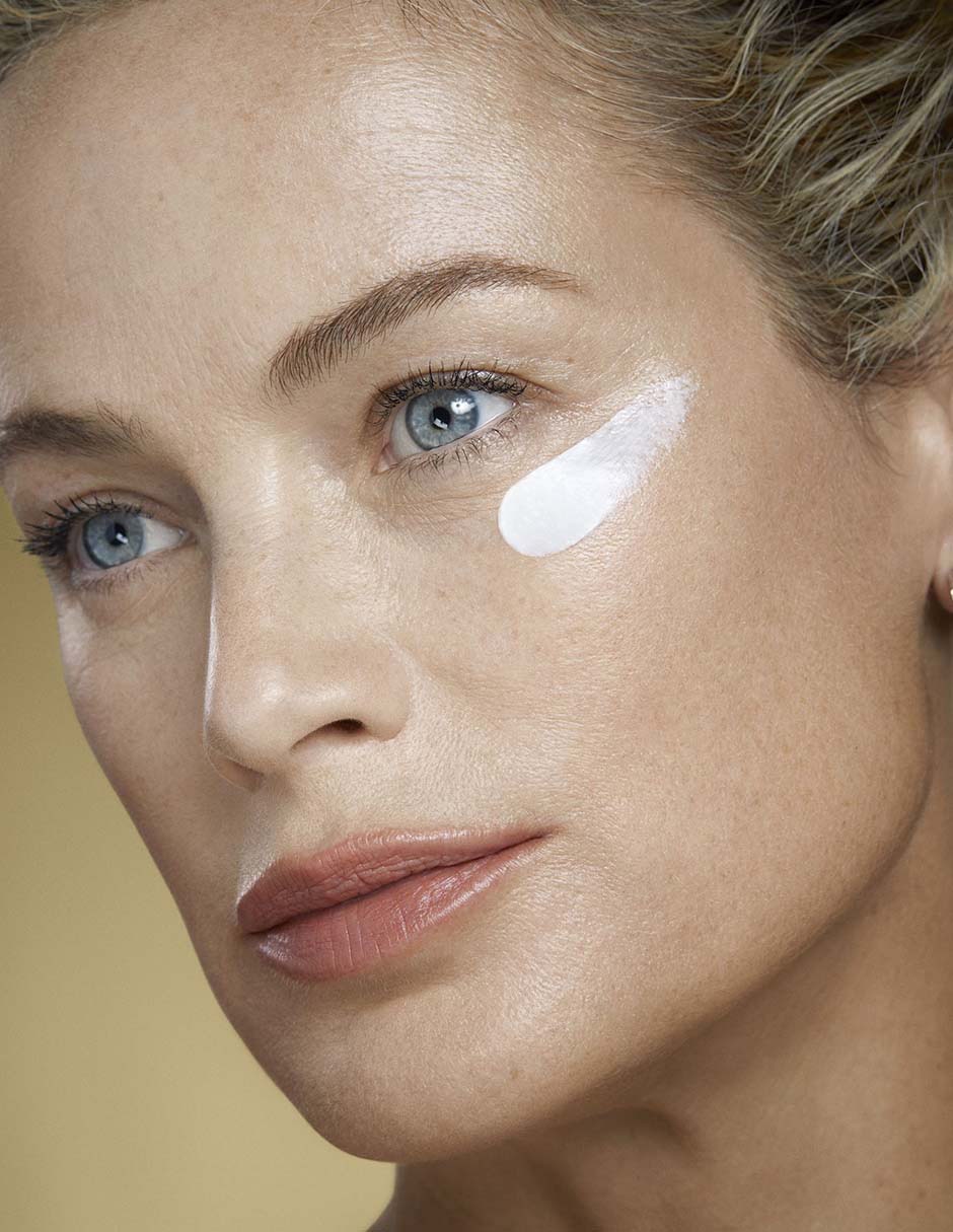 Crema para ojos recomendada para prevenir signos de la edad de día y noche Ultimate Lift Reganerating Youth para todo tipo piel 2