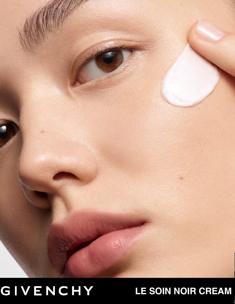 Crema facial recomendada para prevenir signos de la edad de día Le Soin Noir para todo tipo piel 3