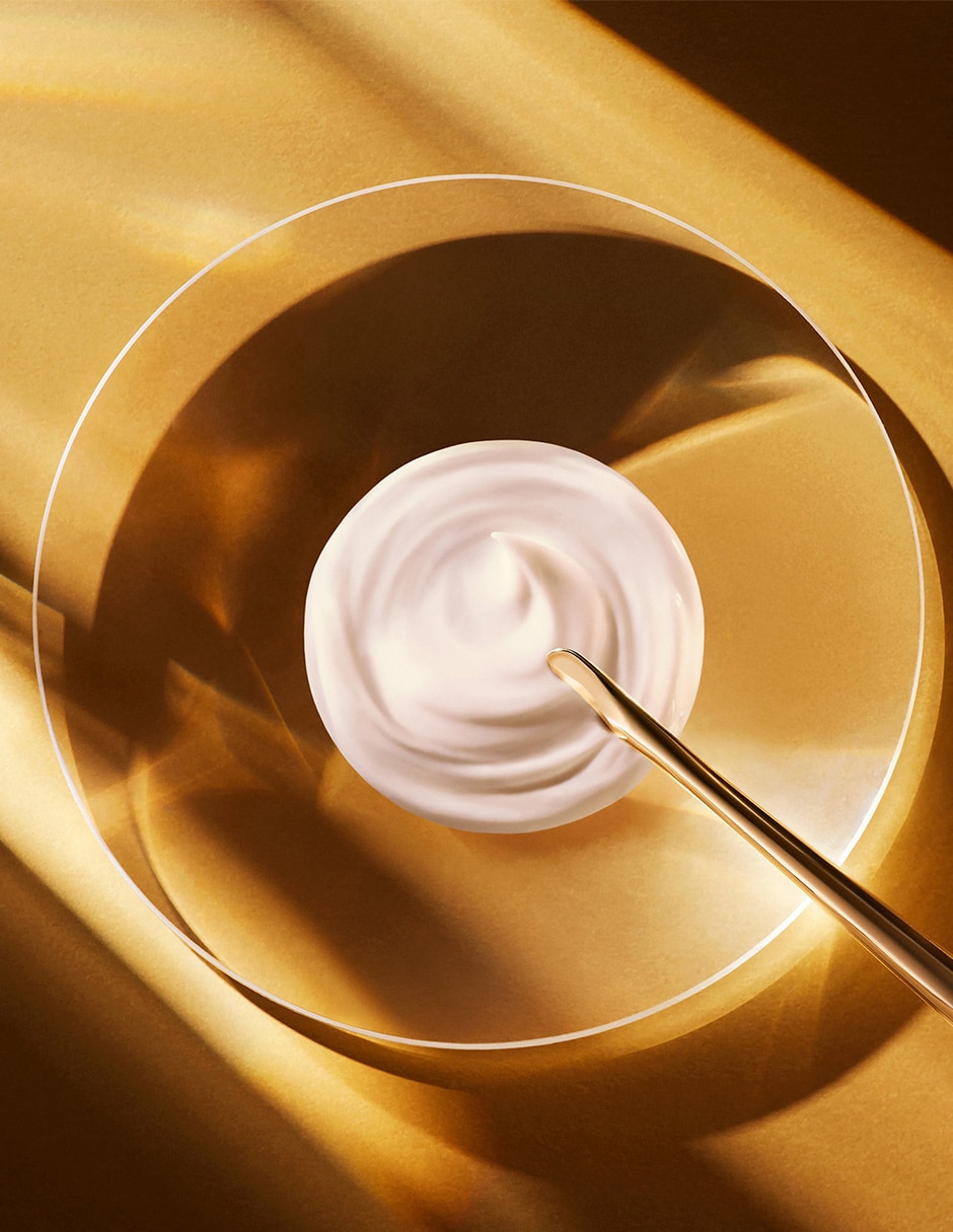 Crema facial recomendada para reafirmar de día y noche Re-Nutriv Ultimate Diamond para todo tipo piel 5