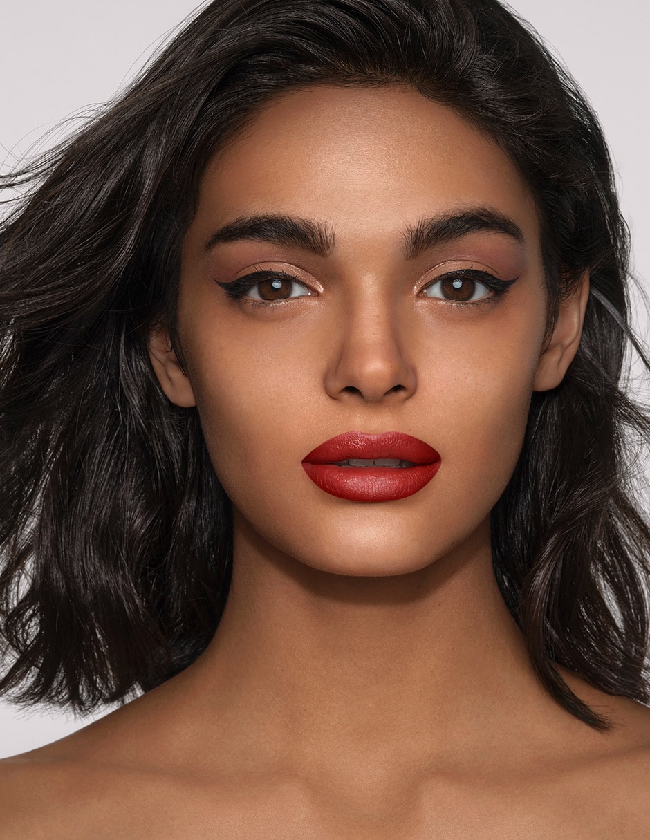 Labial satinado Carolina Herrera Fabulous Kiss Satin 2