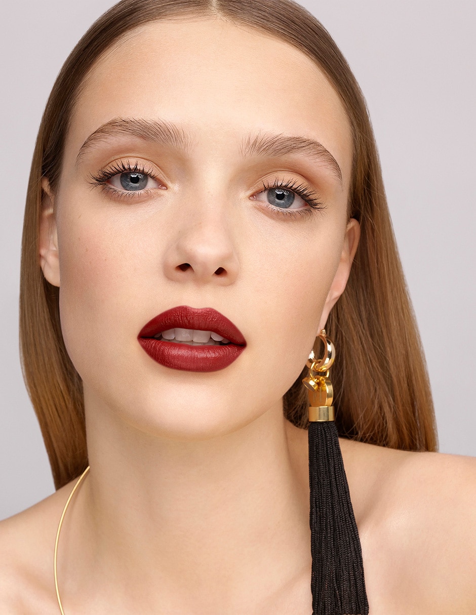 Labial satinado Carolina Herrera Fabulous Kiss Satin 3