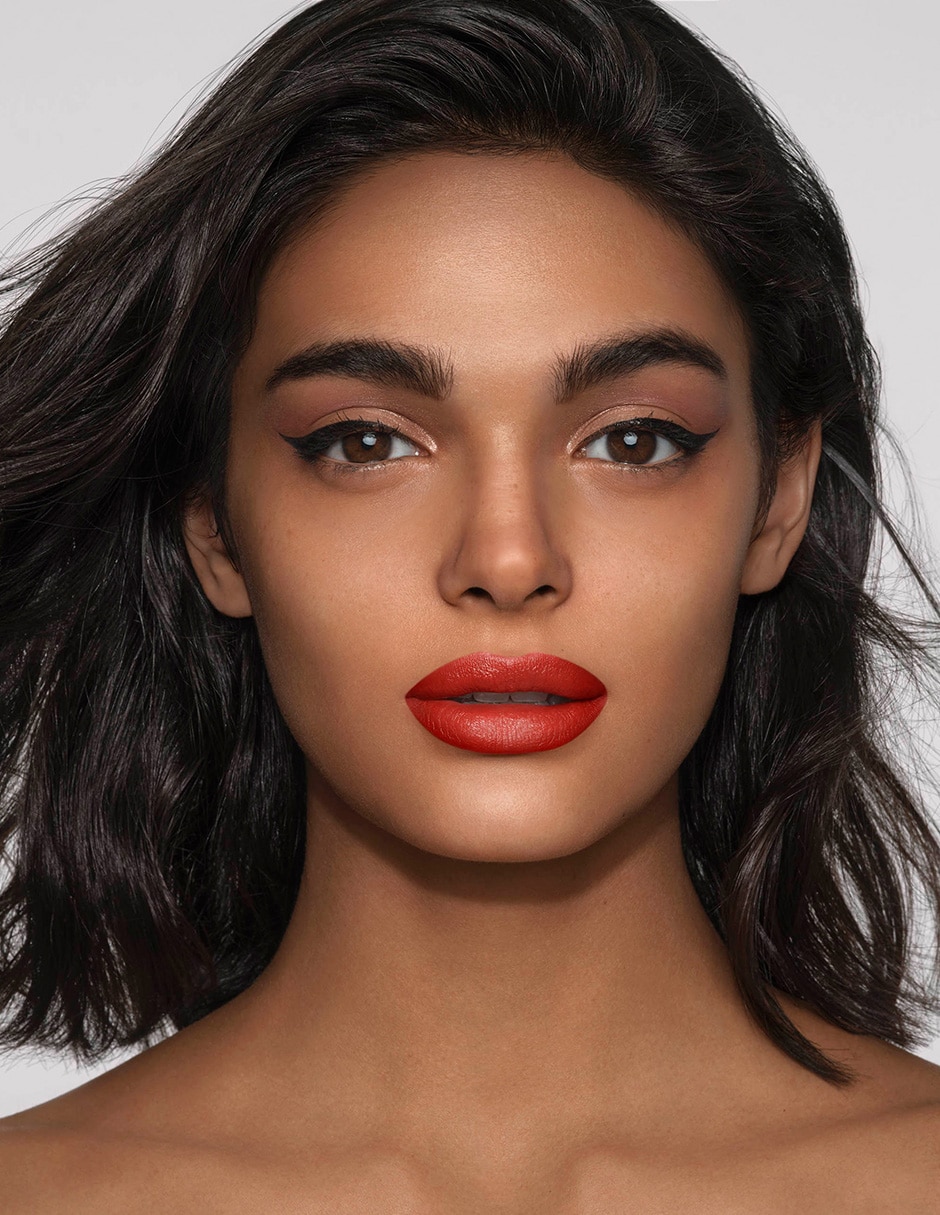 Labial satinado Carolina Herrera Fabulous Kiss Satin 7