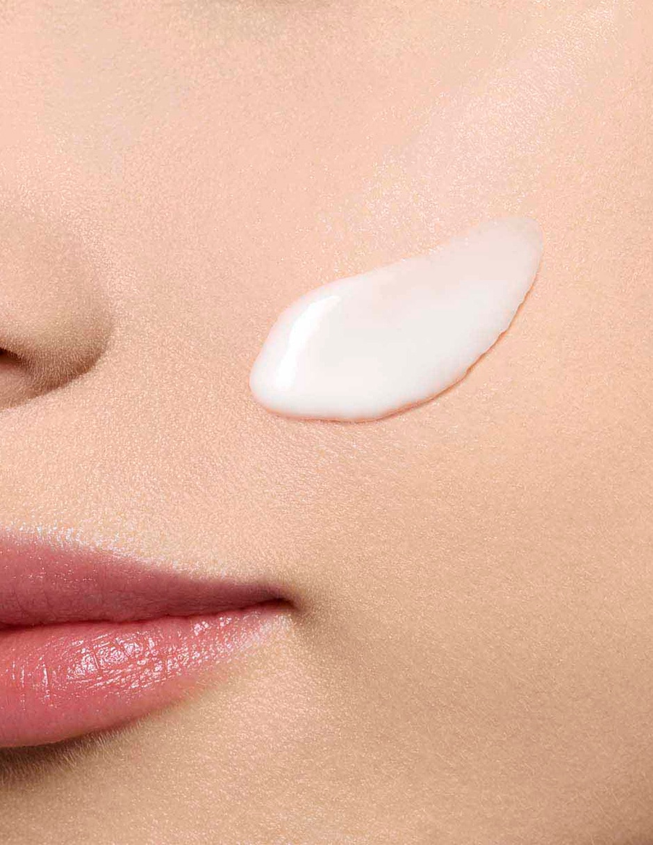 Crema para rostro y cuerpo recomendada para hidratar de día He Emulsion Clarins Hydra Essentiel para piel normal