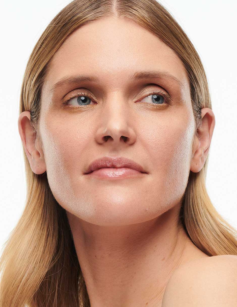 Base de maquillaje líquida Studio Radiance Foundation natural 3
