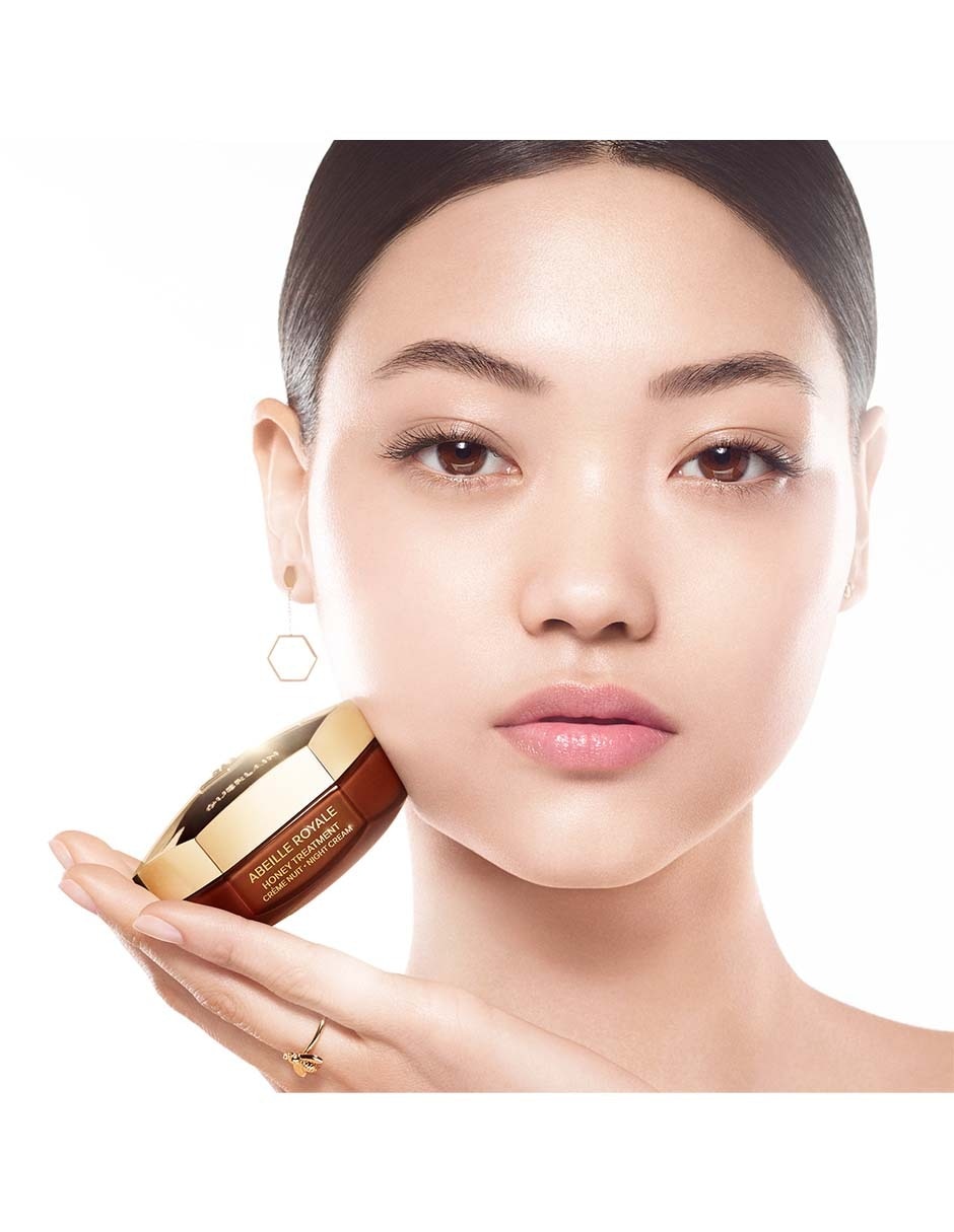 Crema facial recomendada para prevenir signos de la edad de noche Abeille Royale para todo tipo piel 4