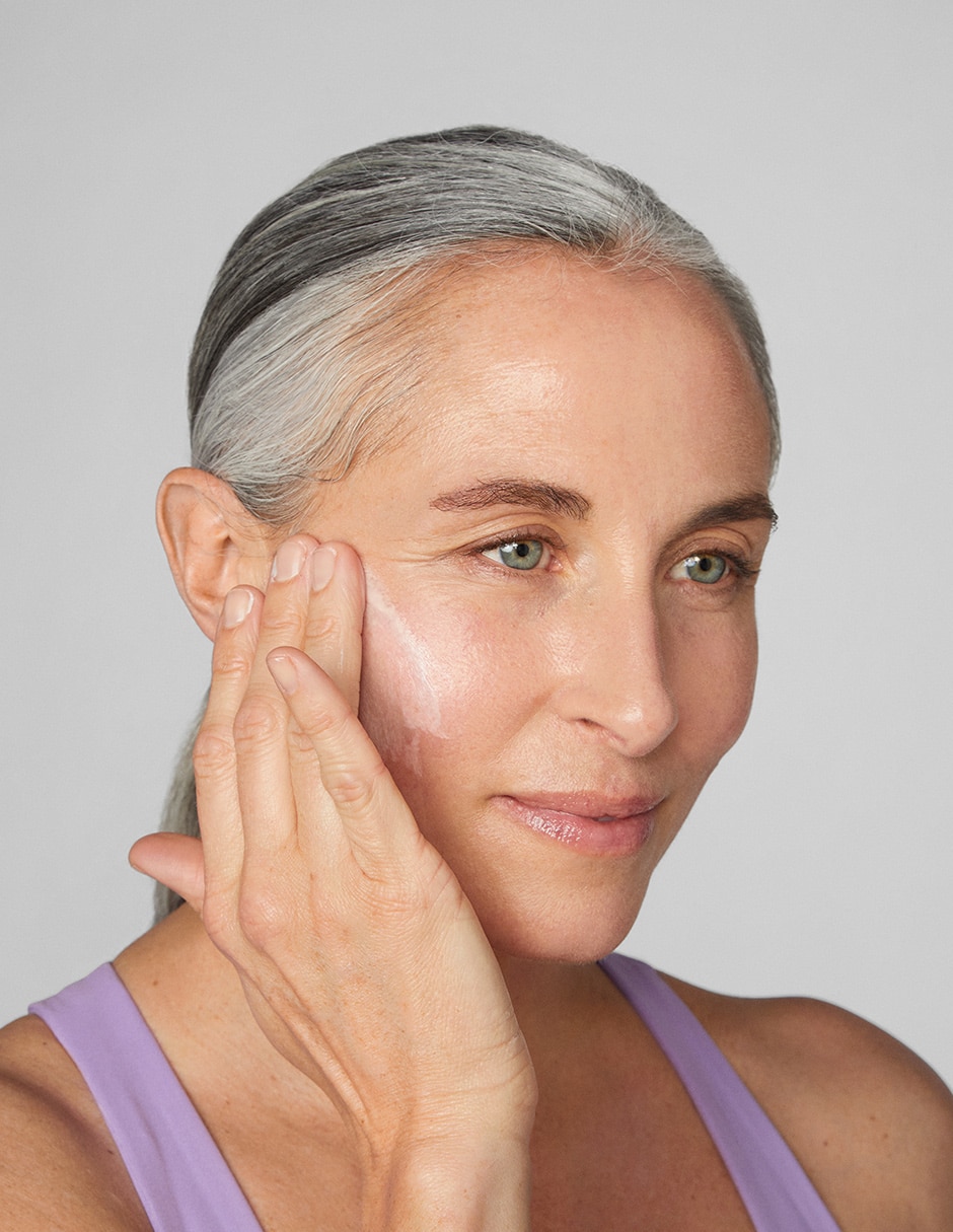 Crema facial recomendada para prevenir signos de la edad día y noche Smart Clinical Repair para todo tipo piel 4