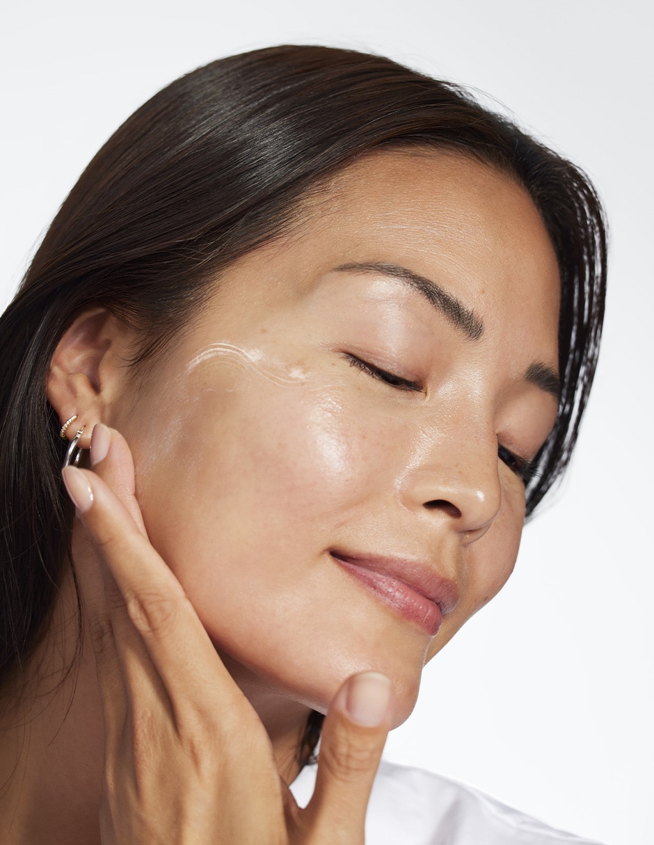 Crema facial recomendada para prevenir signos de la edad de día Smart Clinical Repair para todo tipo piel 19