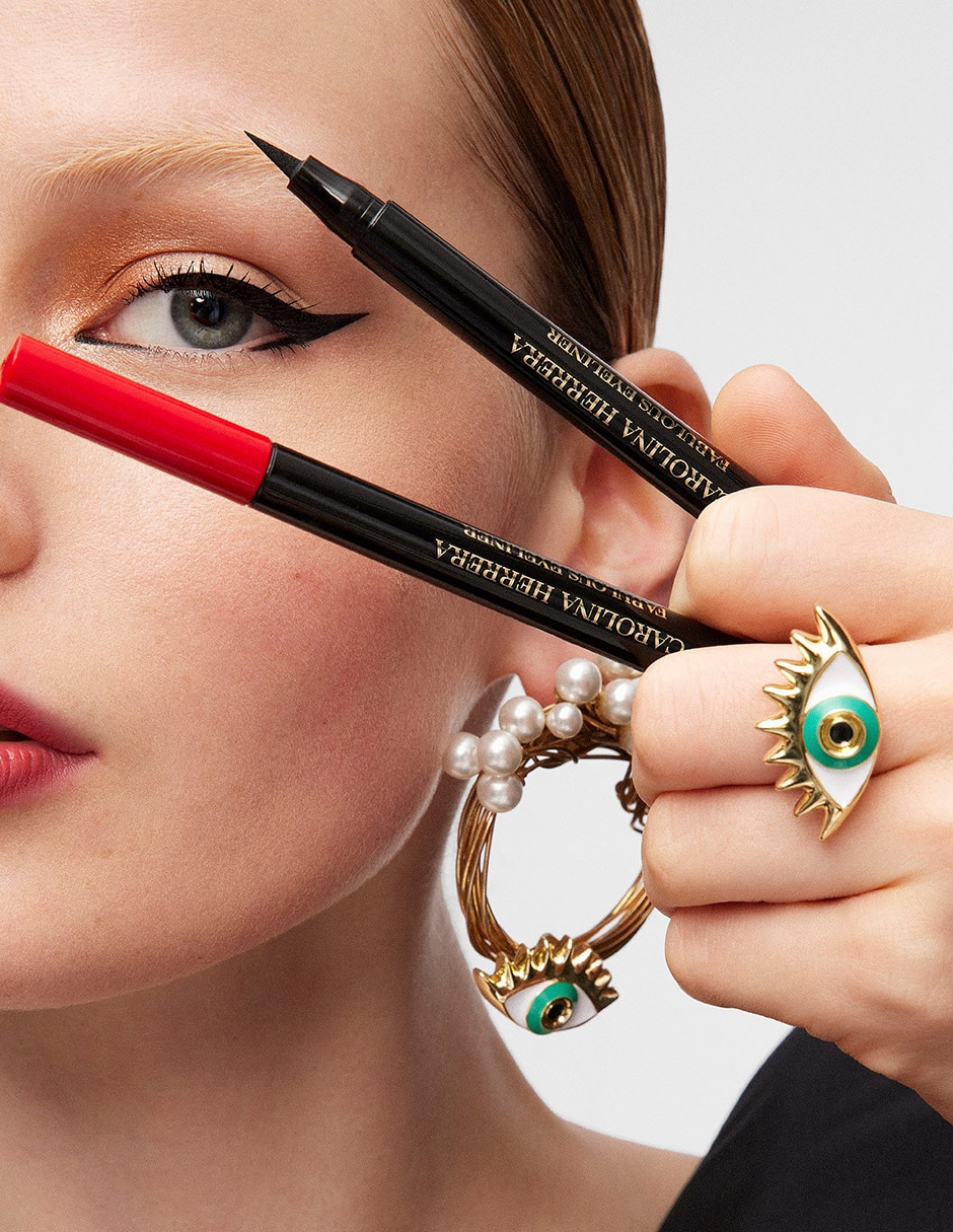 Delineador para ojos mate Carolina Herrera Fabulous Eyeliner 3