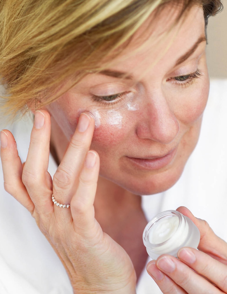 Crema para contorno de ojos recomendada para regenerar día y noche todo tipo piel 6