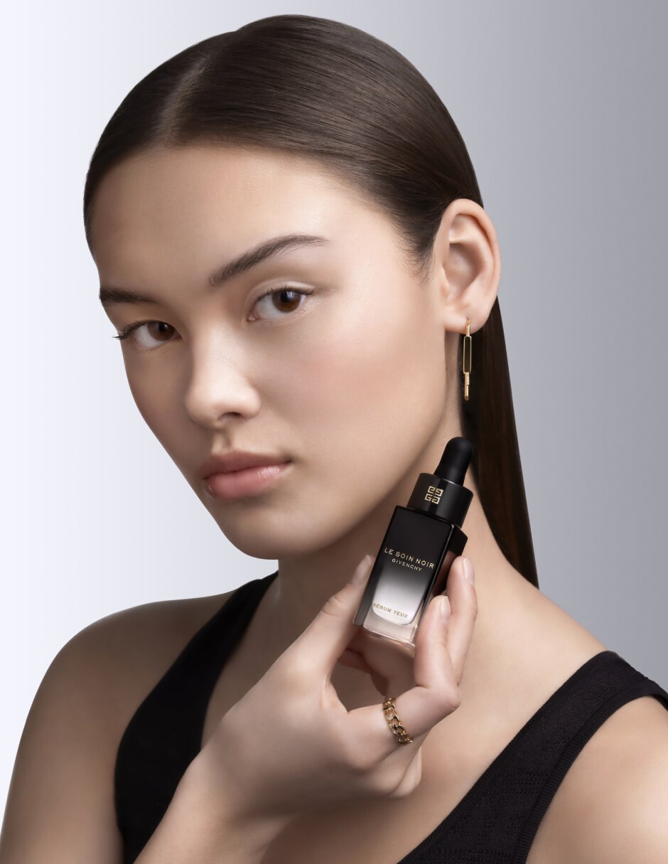 Sérum contorno de ojos Antiedad y Firmeza Le Soin Noir todo tipo de piel 7