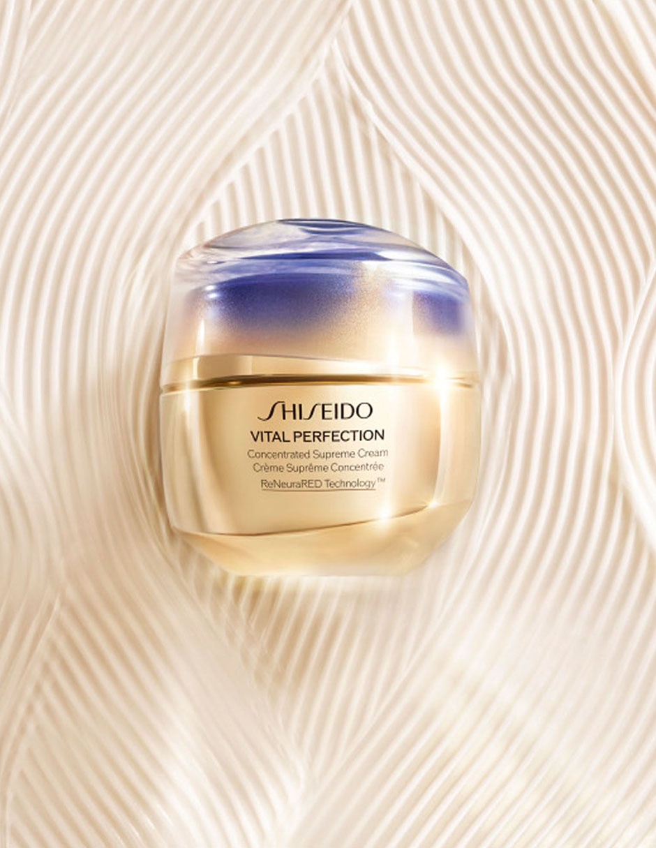 Crema facial recomendada para prevenir signos de la edad de día Vital Perfection para todo tipo piel 3