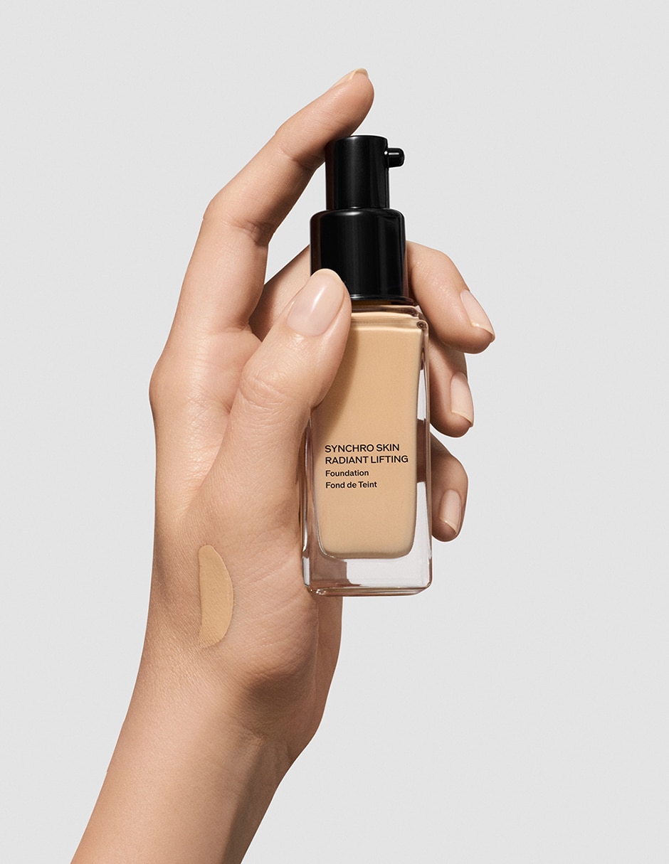 Base de maquillaje líquida Synchro Skin natural 4