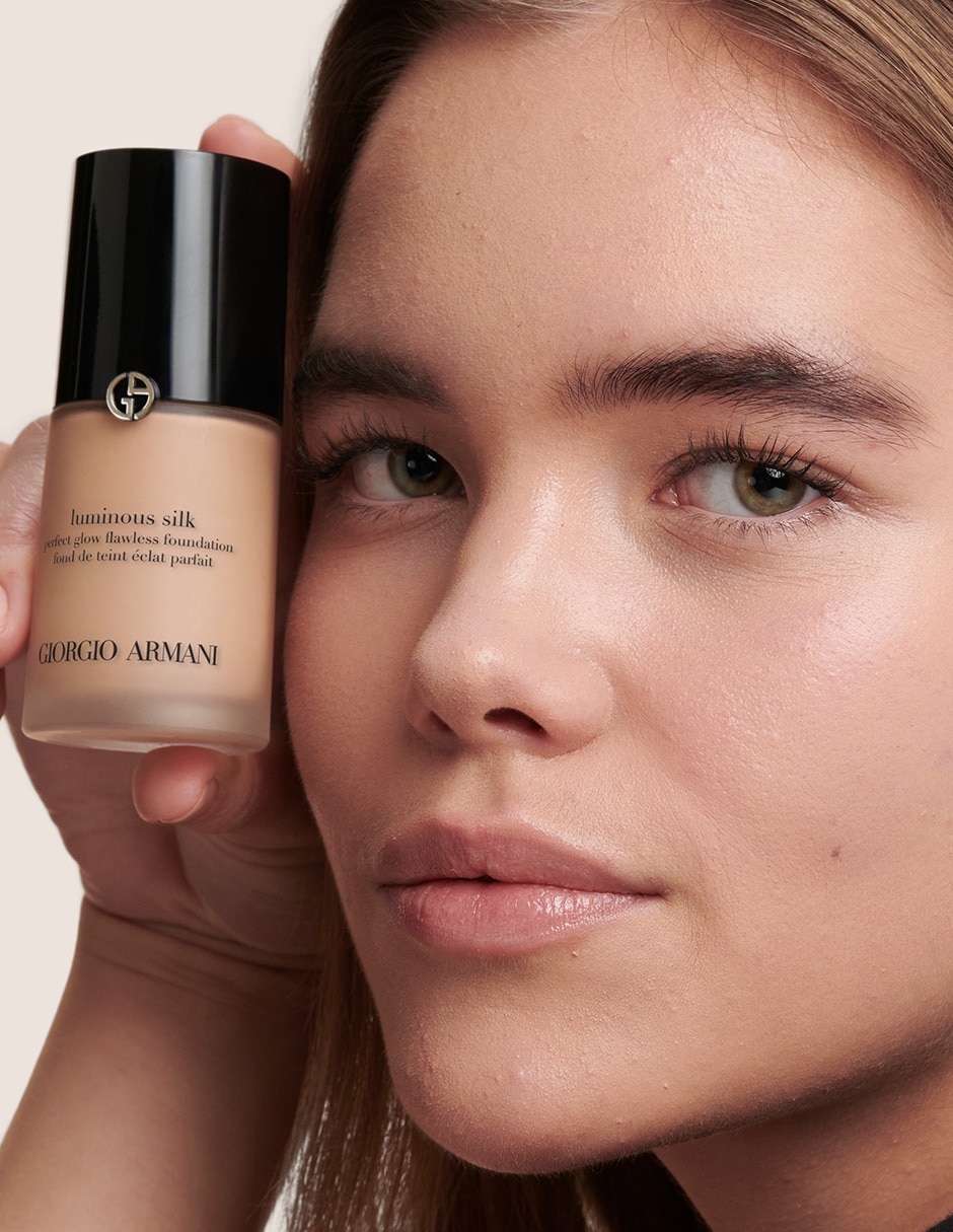 Base de maquillaje líquida Giorgio Armani Luminous Silk luminoso
