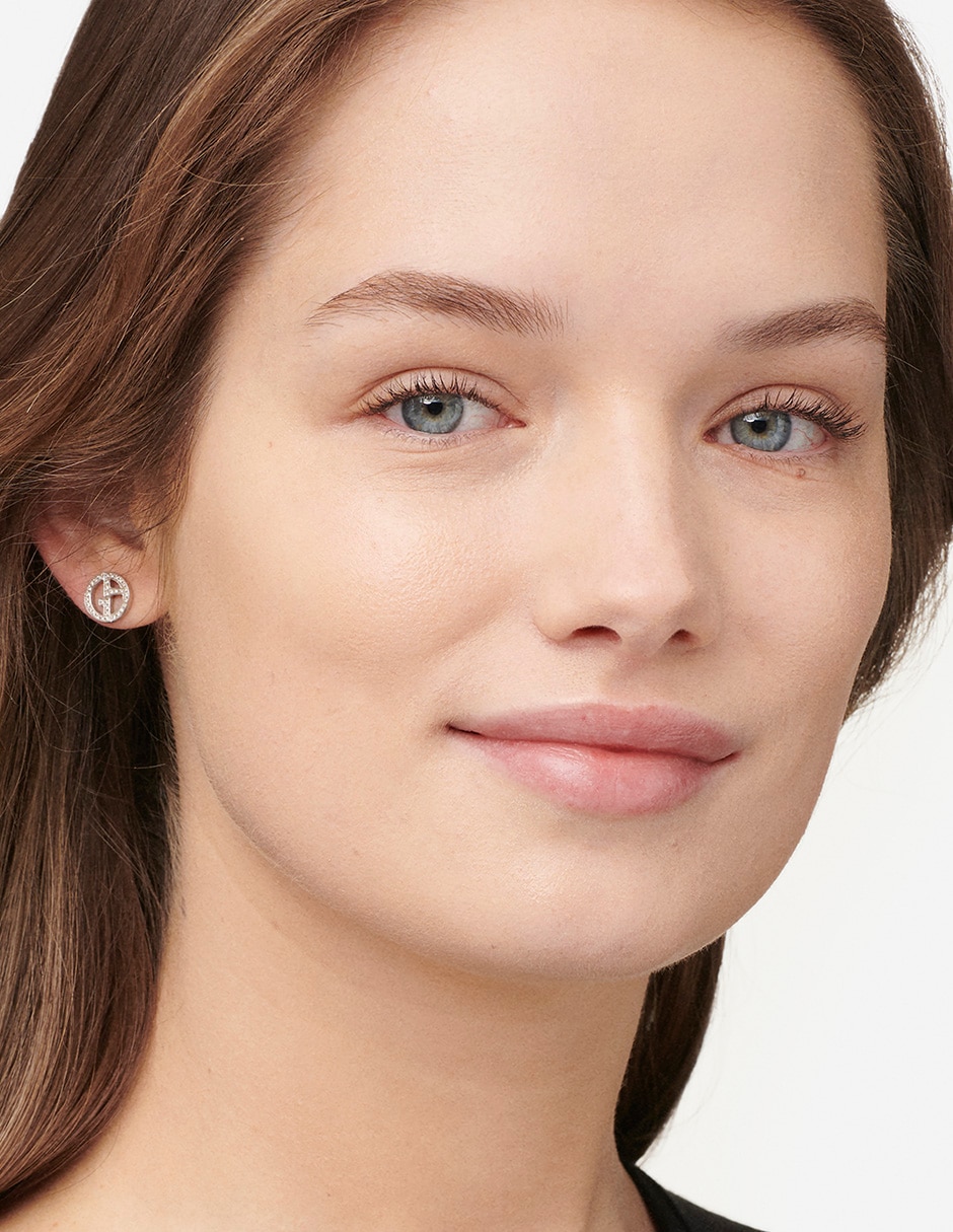 Base de maquillaje líquida Luminous Silk luminoso 2
