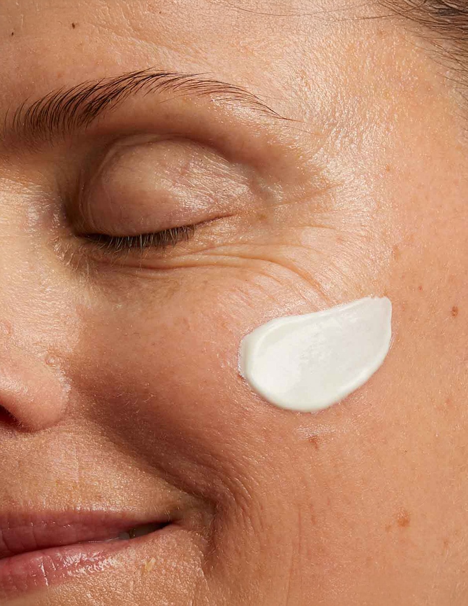 Crema facial recomendada para reafirmar de día para todo tipo piel 3