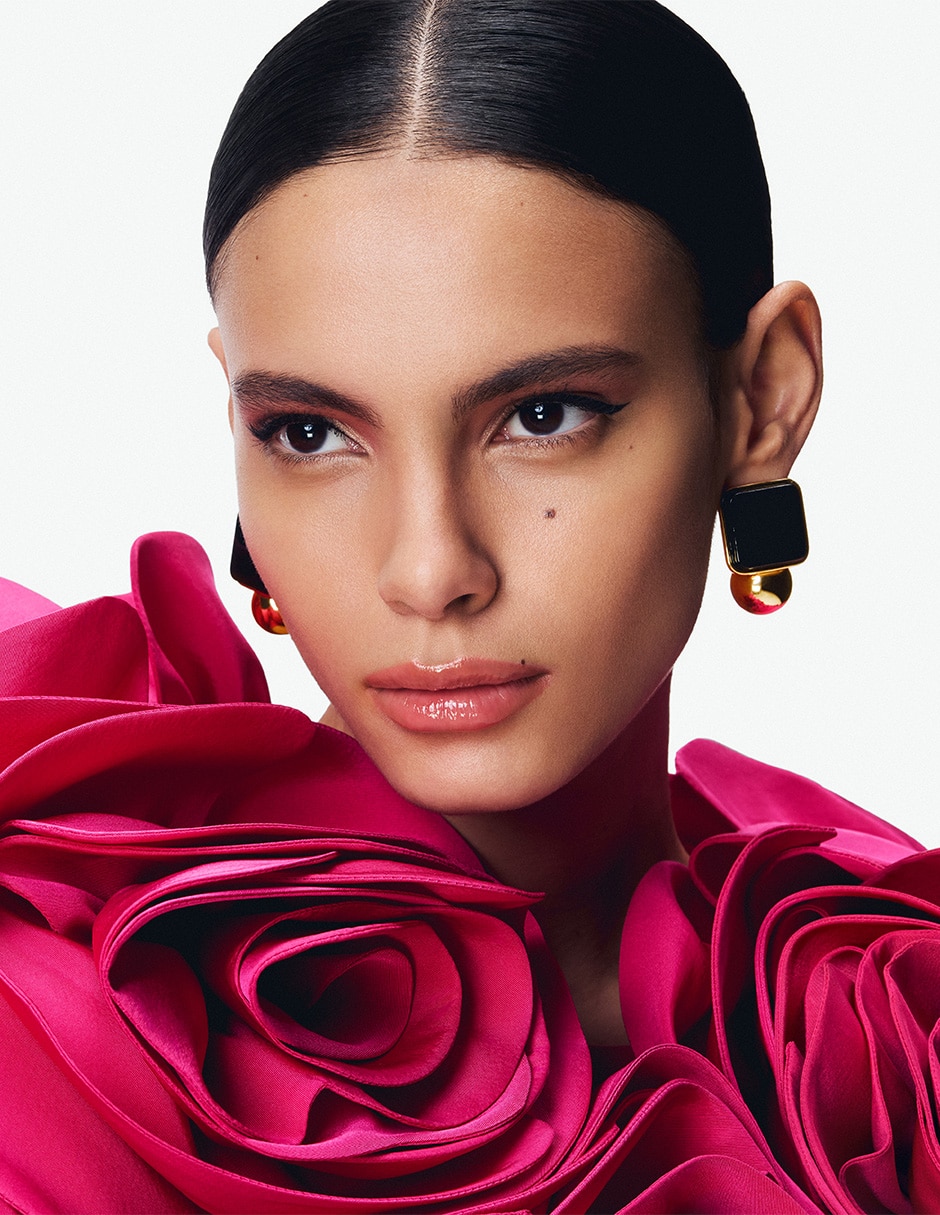 Base de maquillaje líquida Carolina Herrera Nude Couture Triple Moisture Serum Foundation luminoso 2