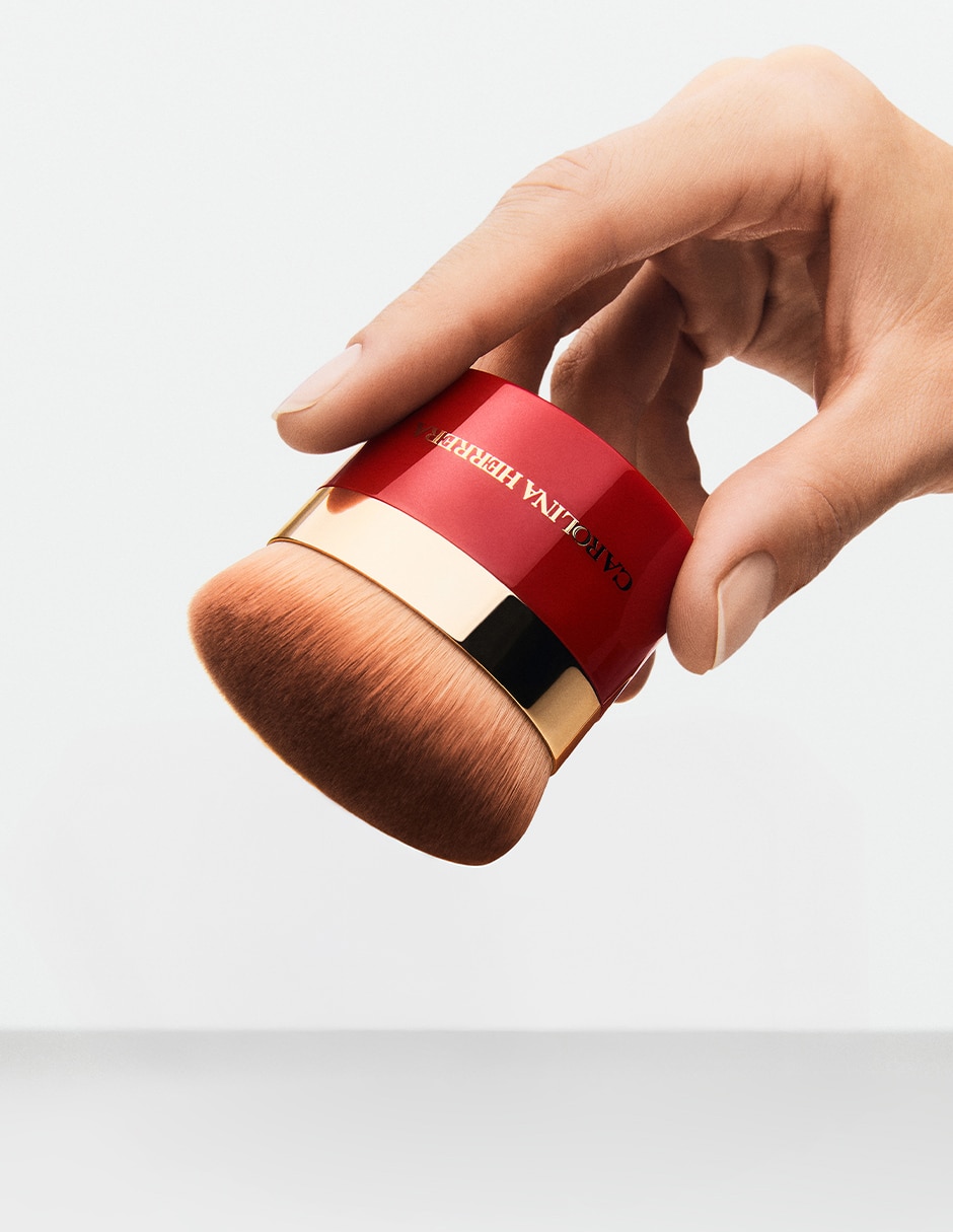 BroCarolina Herreraa para maquillaje Carolina Herrera Kabuki Buffer Brush 5