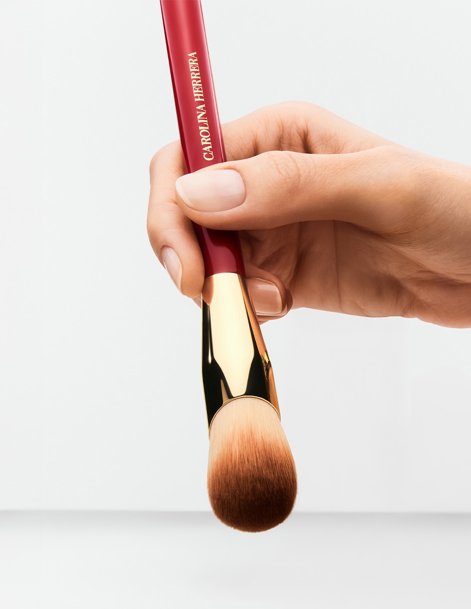 BroCarolina Herreraa para maquillaje Foundation Brush 2