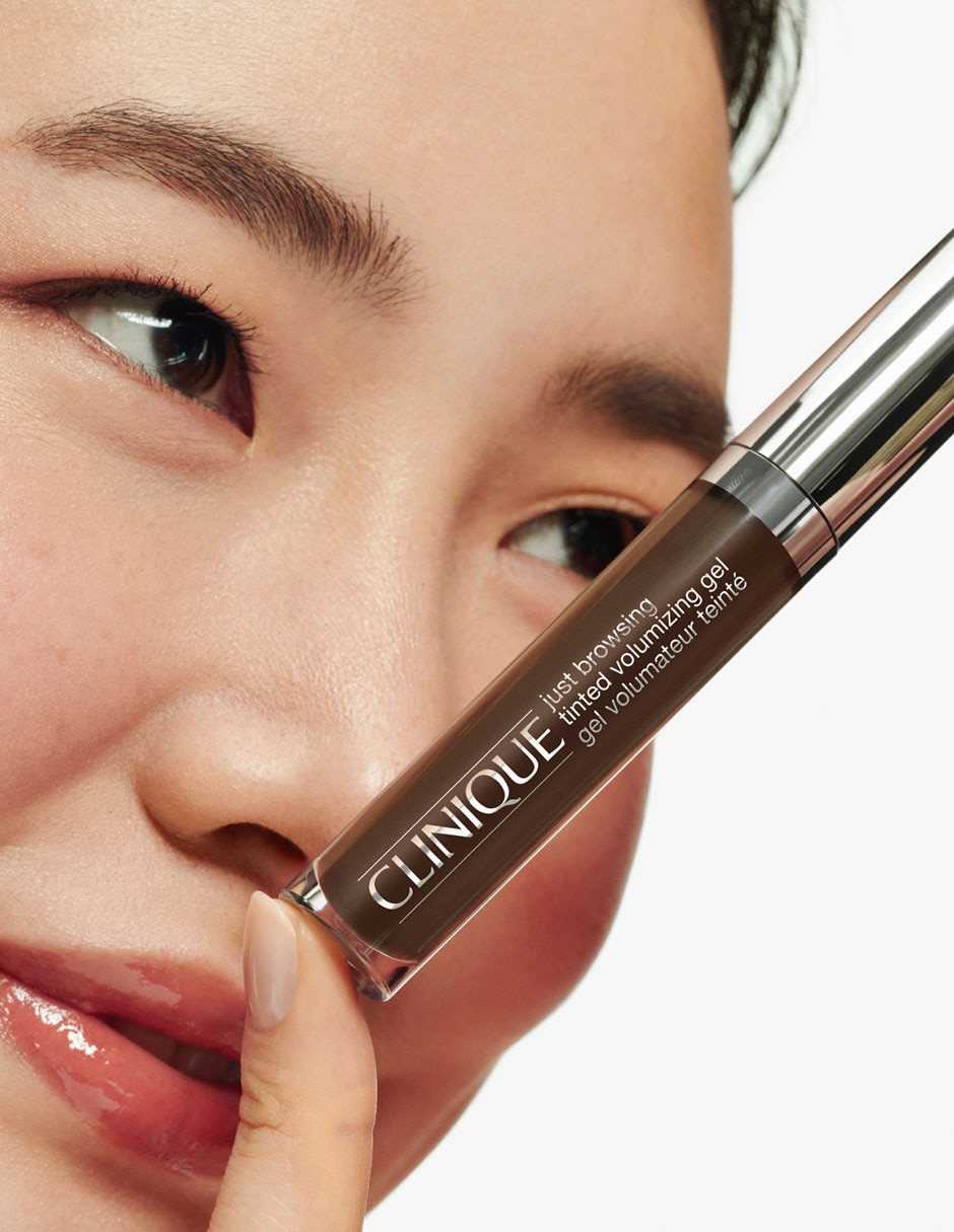 Delineador gel para cejas acabado natural Clinique Just Browsing
