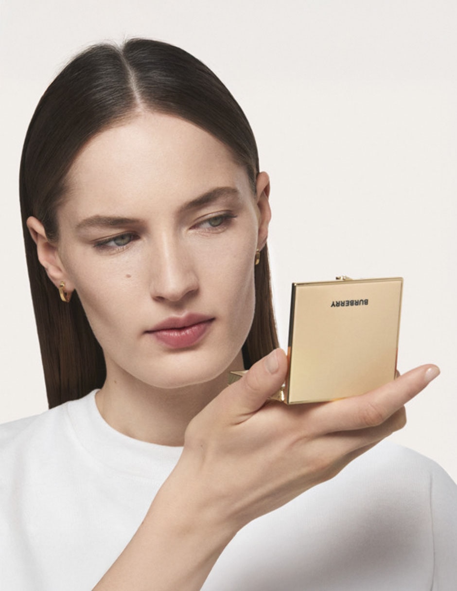 Polvo compacto traslúcido Burberry Beyond Wear