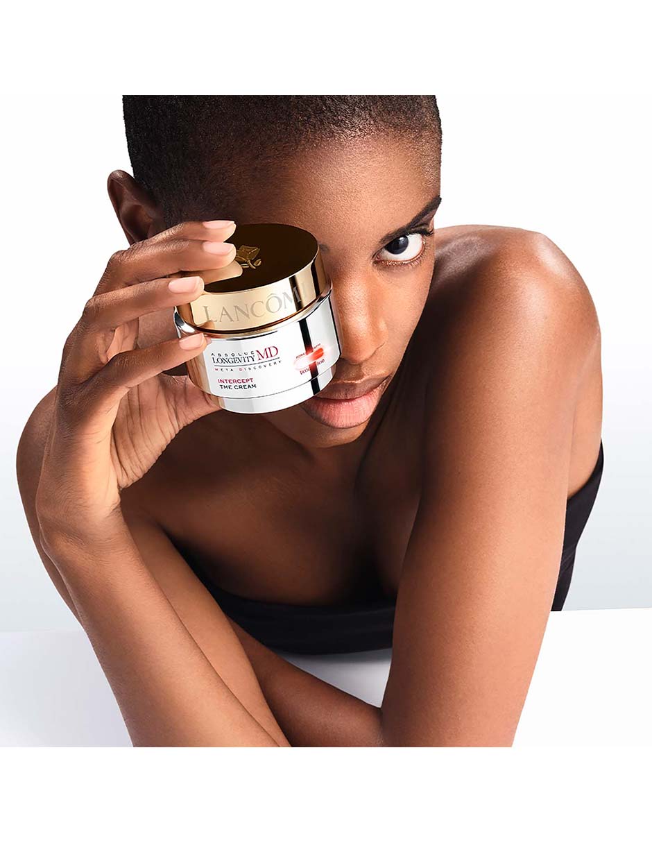 Crema facial recomendada para prevenir signos de la edad de día y noche Lancôme Absolue longevity MD para todo tipo de piel 8