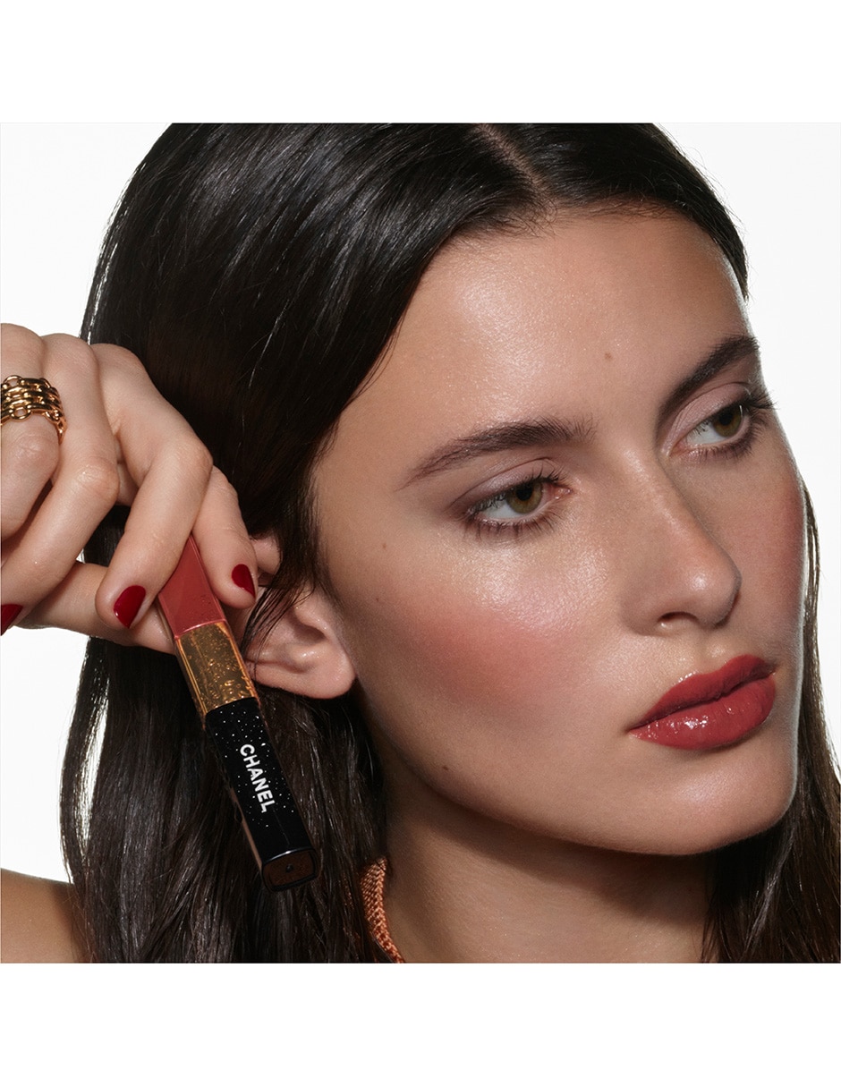 Labial brillante Chanel Le Rouge Duo Shake 152